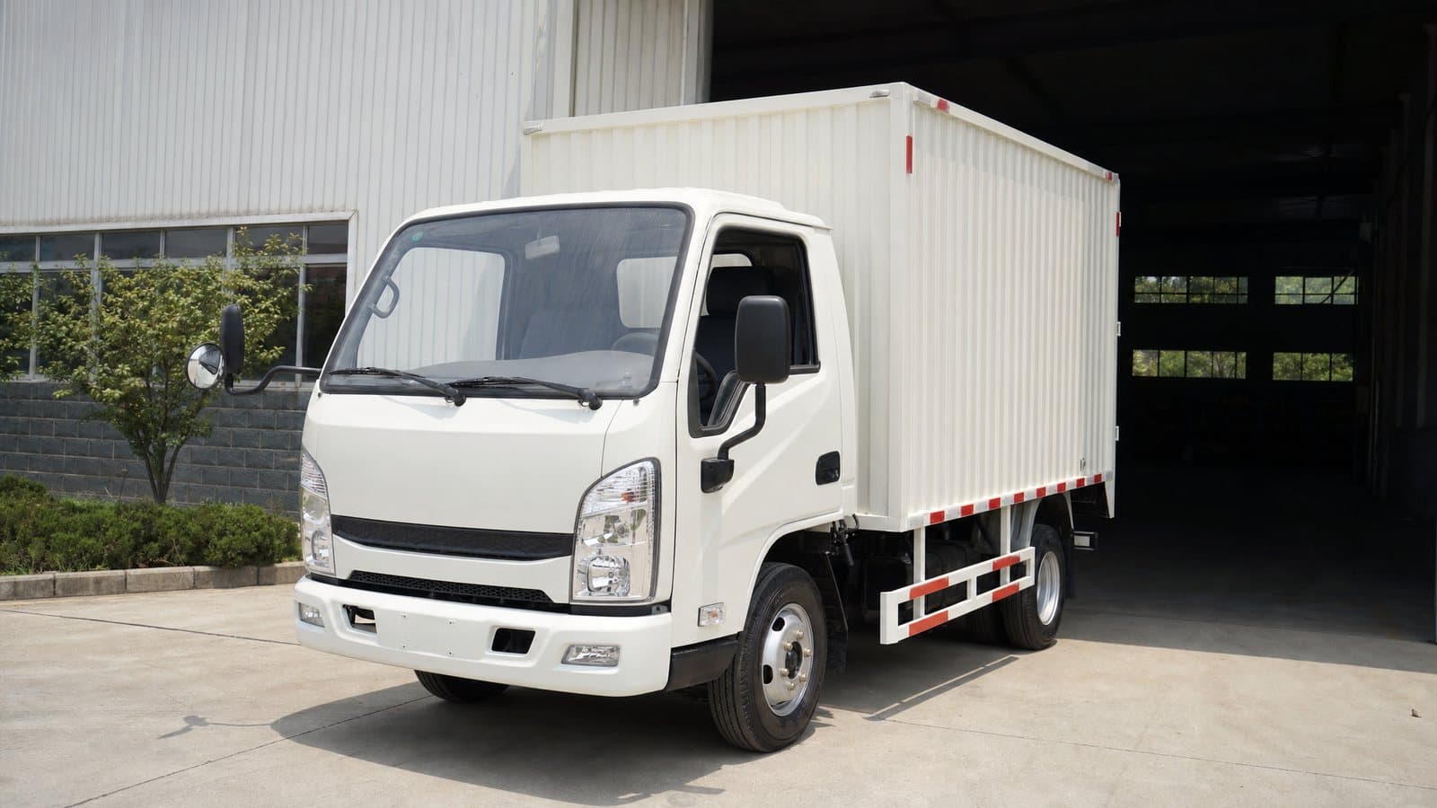 后勤保障轻型厢式货车(1.5吨)